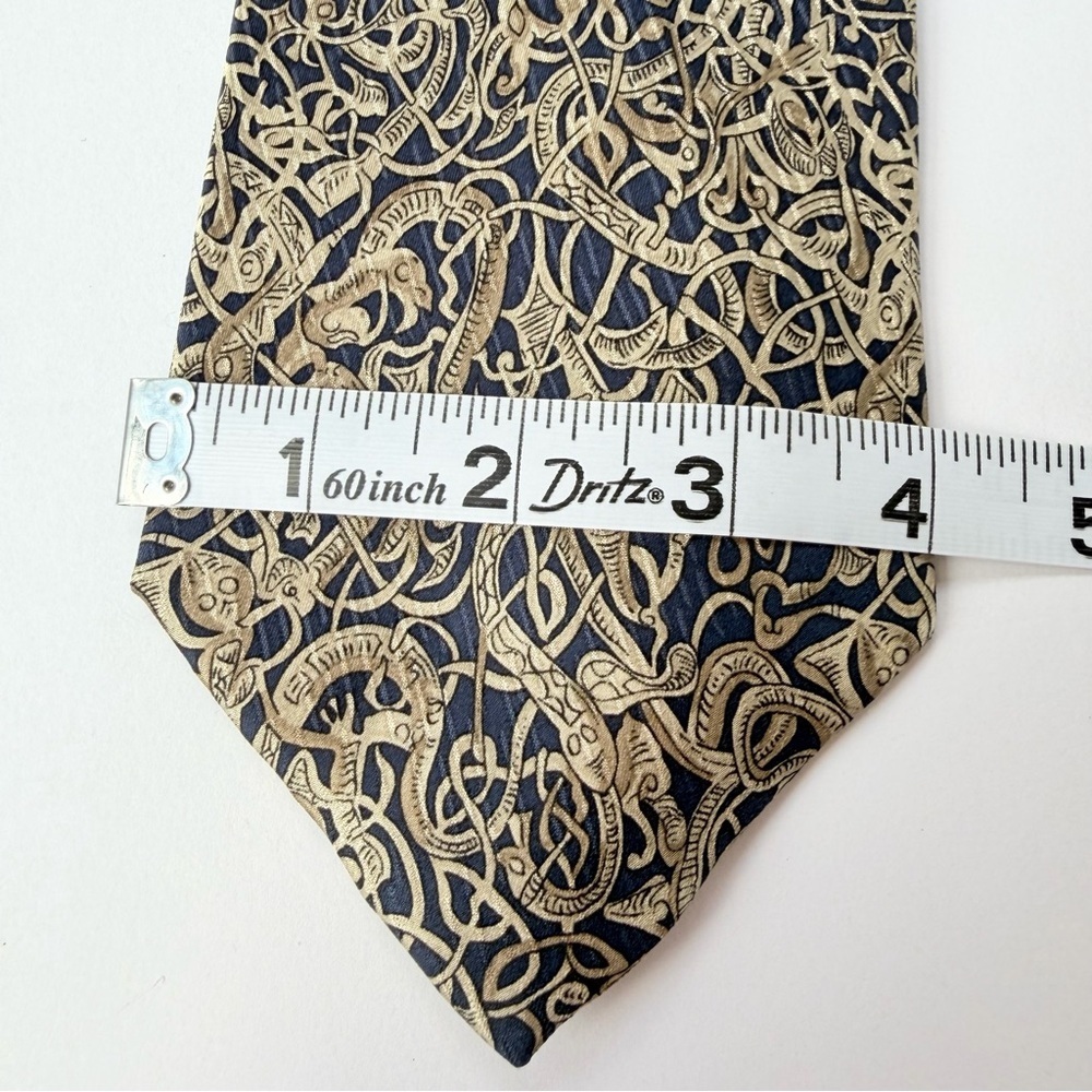 Men’s The Morgan Library Celtic Knot And Dog Pattern Silk Necktie - Picture 4 of 5